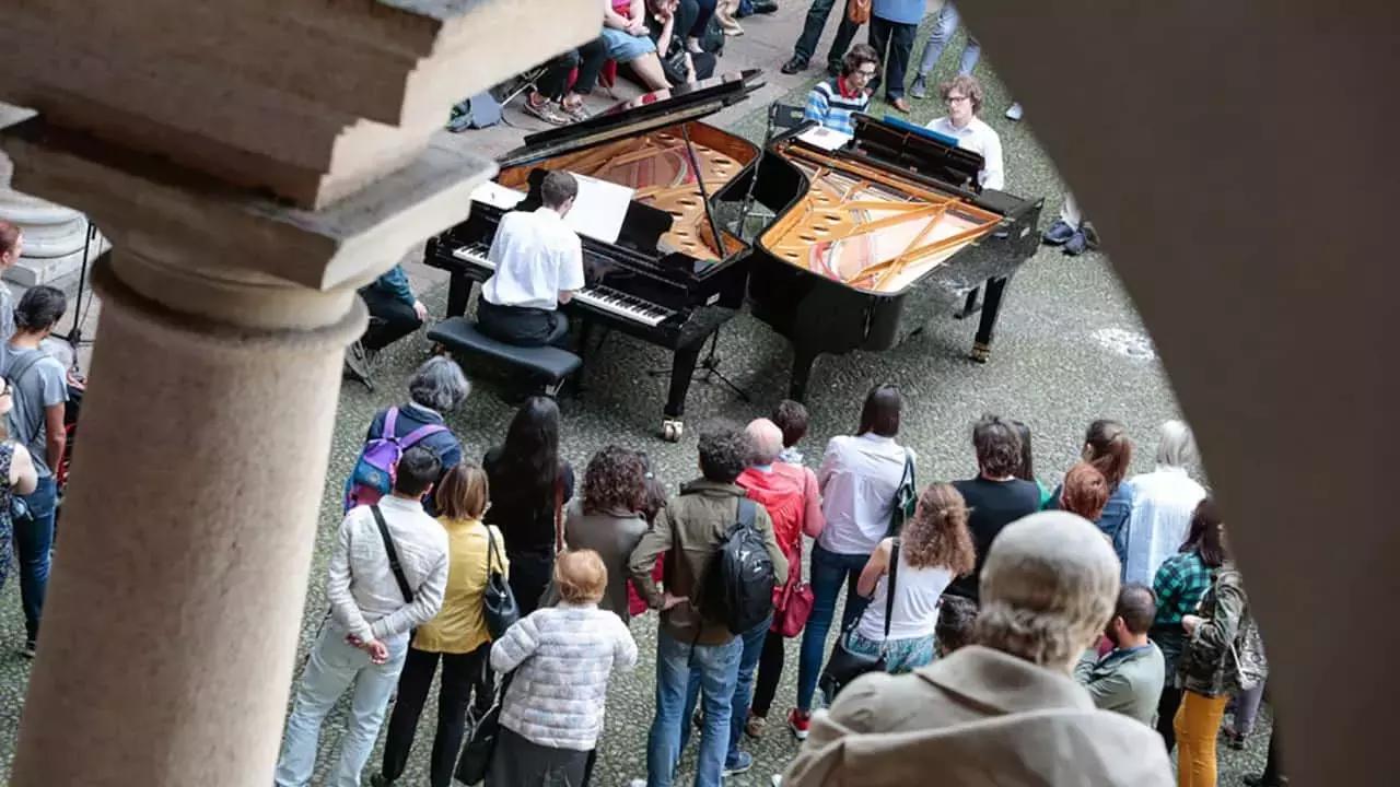 Palermo di ti dà la possibilità di imparare a suonare il piano in conservatorio, nelle scuole di musica oppure con l'aiuto personalizzato di un insegnante di piano a domicilio.
