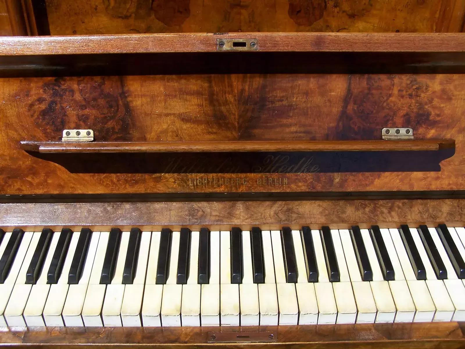 Nella città di Torino ci sono corsi di piano offerti da enti pubblici e scuole private di musica. 