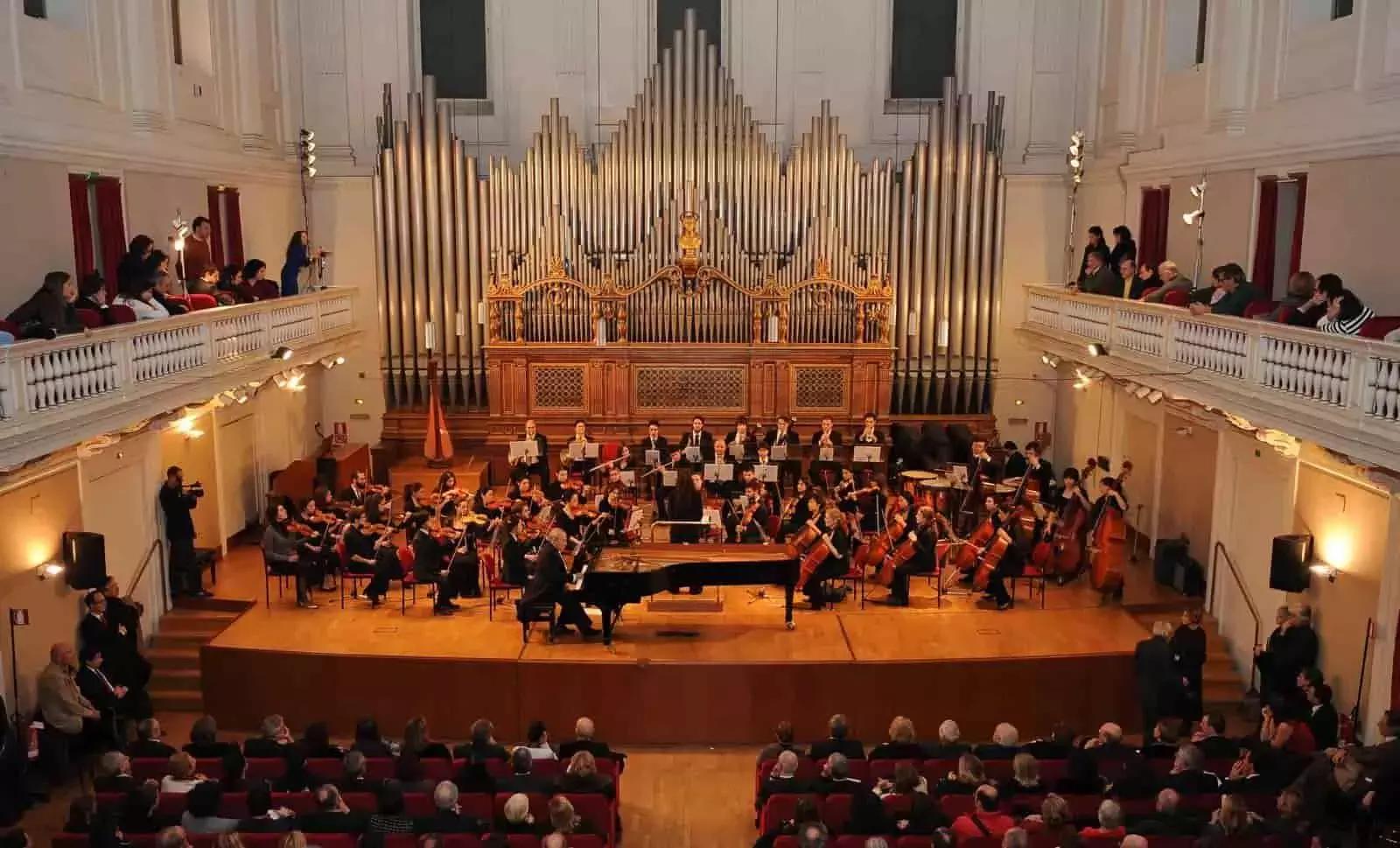 Superare un test di ammissione al conservatorio è molto difficile anche per chi ha seguito lezioni di piano per anni.