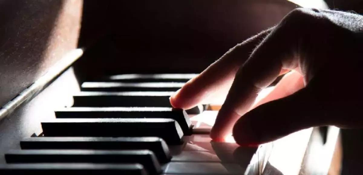 Esistono diversi step e tanti metodi per imparare a suonare il piano. Ognuno dovrebbe trovare il proprio.