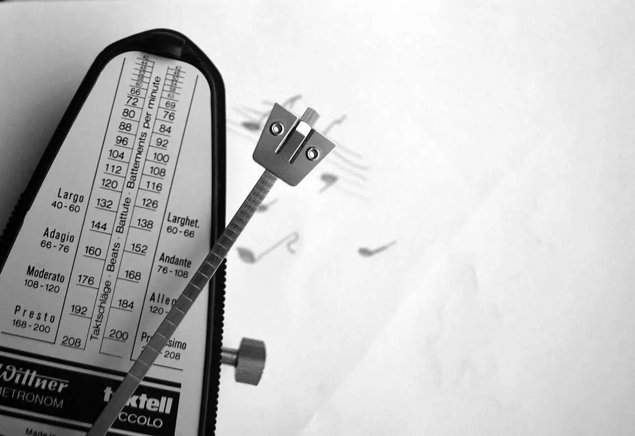 Dopo aver imparato a leggere le note, sarà arrivata l’ora di impregnarsi del ritmo, anzi dei diversi ritmi.