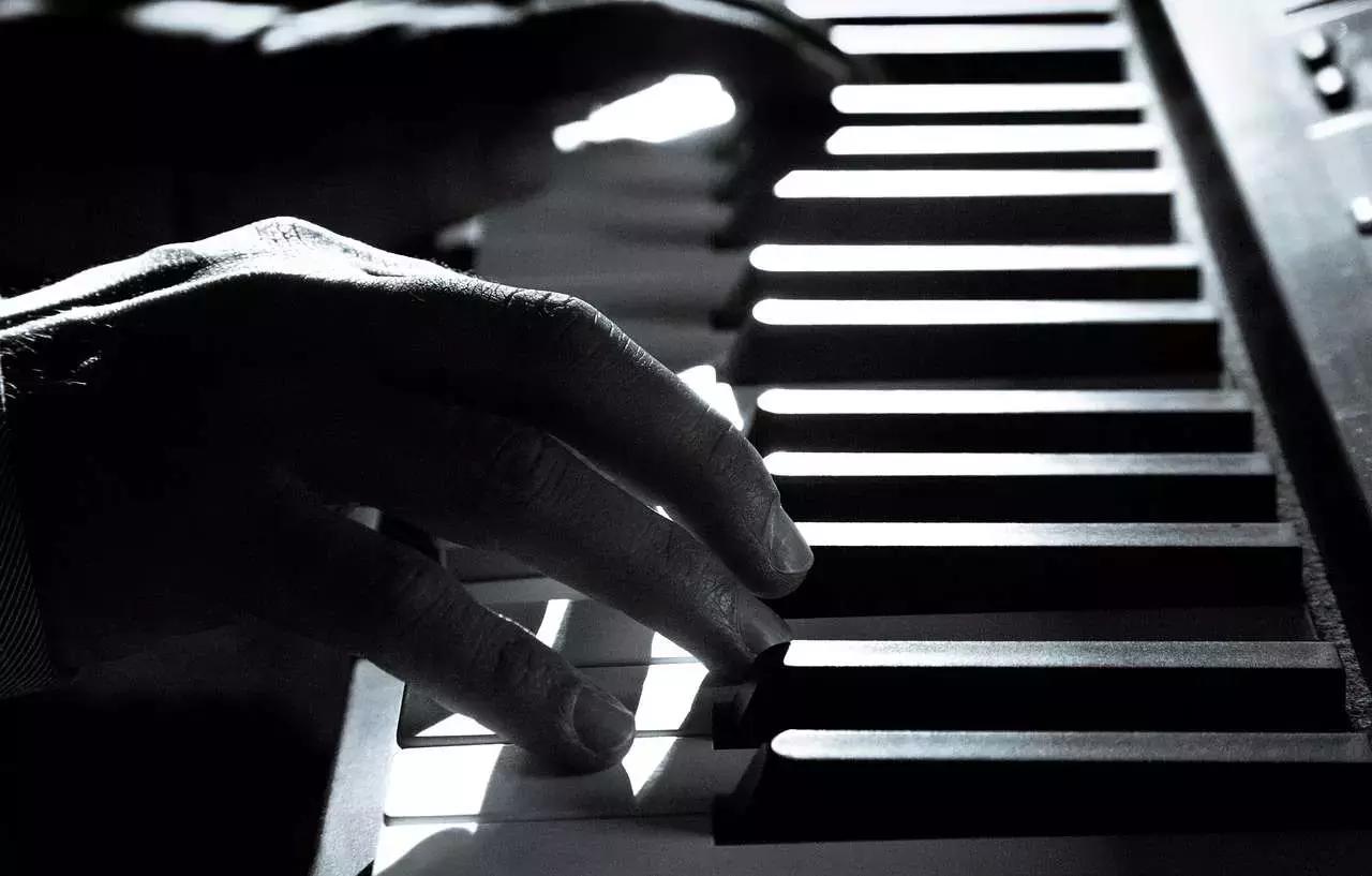 Un insegnante privato di pianoforte riuscirà a darti tutte le dritte necessarie per suonare nel migliore modo possibile.