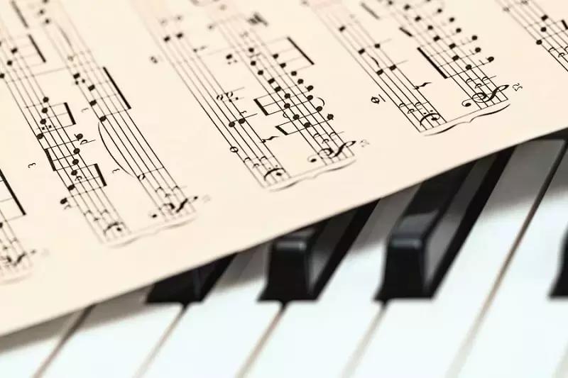 Il piano virtuale è di grande aiuto per coloro che compongono!