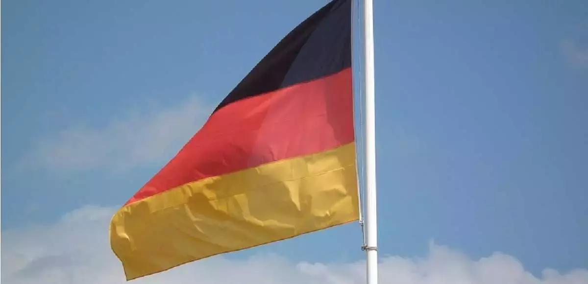 Giornali, tv, radio, web, bar, … sono decine o centinaia le occasioni per migliorare la tua conoscenza della lingua tedesca.