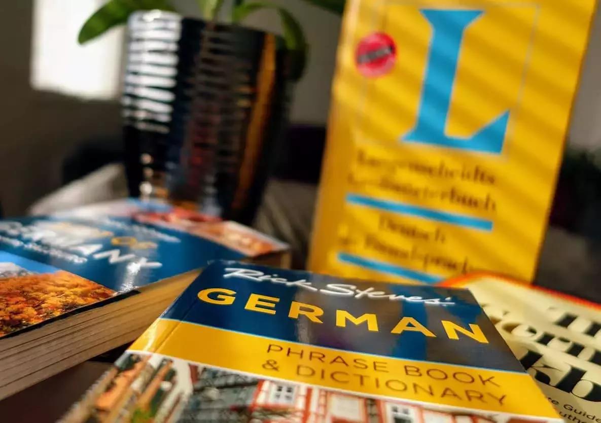 Per imparare il tedesco puoi prendere delle lezioni a domicilio oppure seguire un corso di tedesco online o presso l'Istituto Goethe.