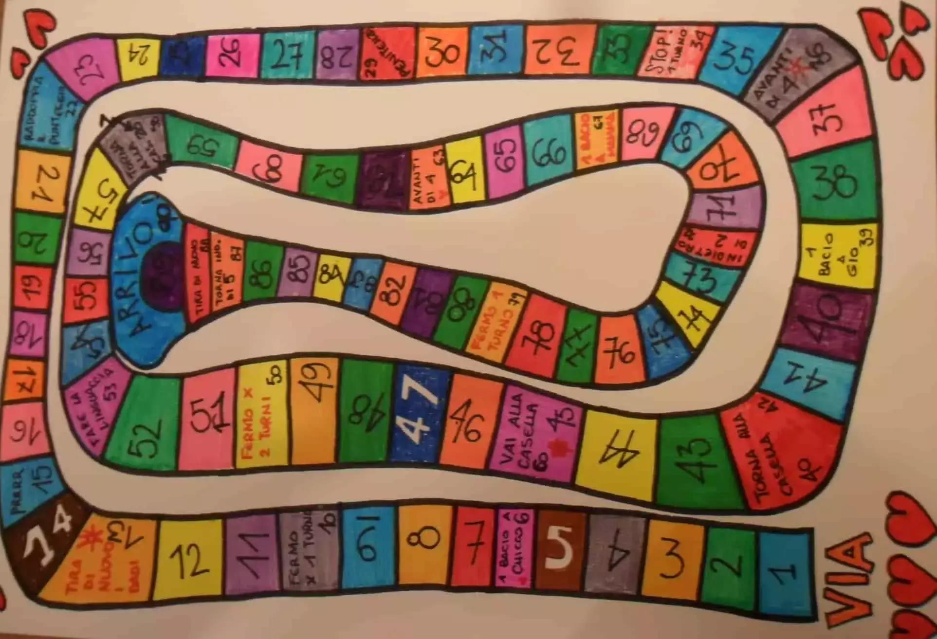 Potresti imparare a scrivere in latino anche attraverso dei giochi di società. 