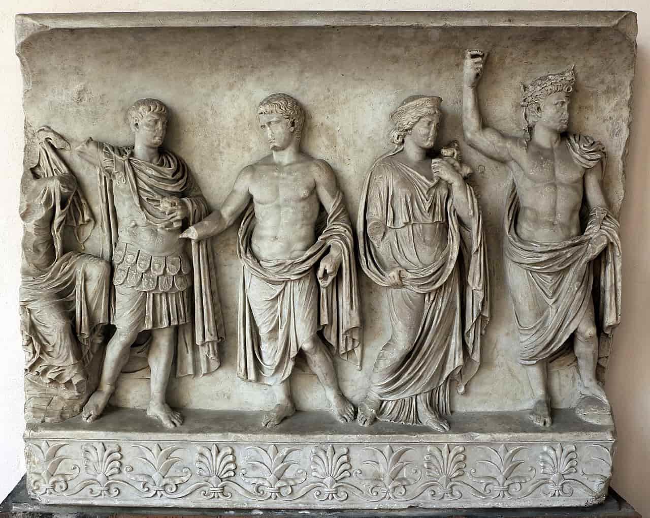 La letteratura latina è il punto di partenza per potenziare l'ascolto e la scrittura.