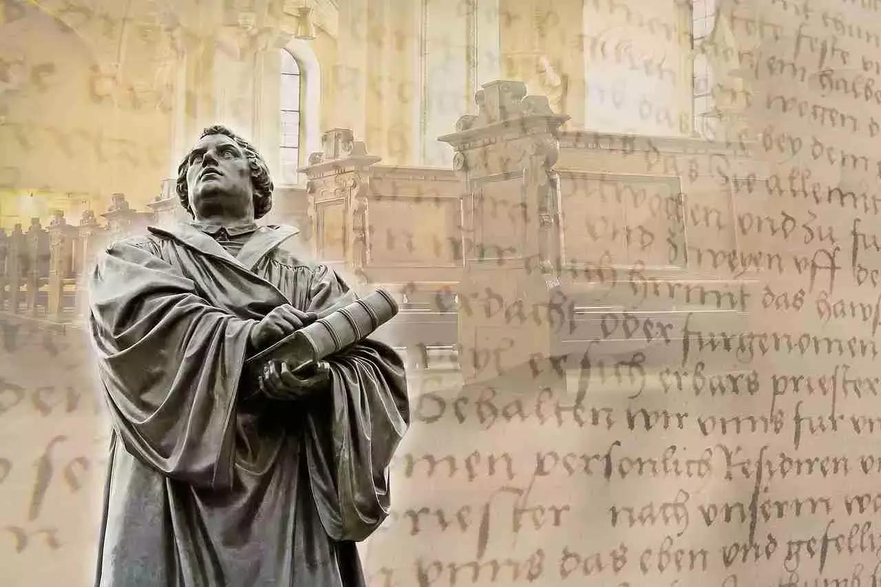 Prima di lui anche in Germania il Vangelo si poteva leggere solo in Greco o in Latino; dopo di lui anche il popolo poté leggere il testo sacro.