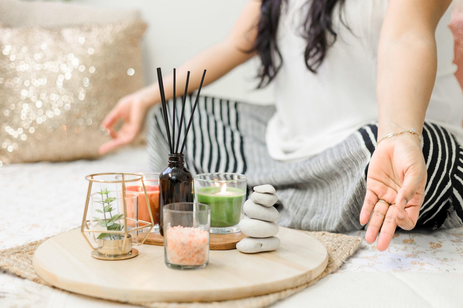 Prenota un corso di yoga e chiedi all'insegnante di trasmetterti le basi della meditazione.