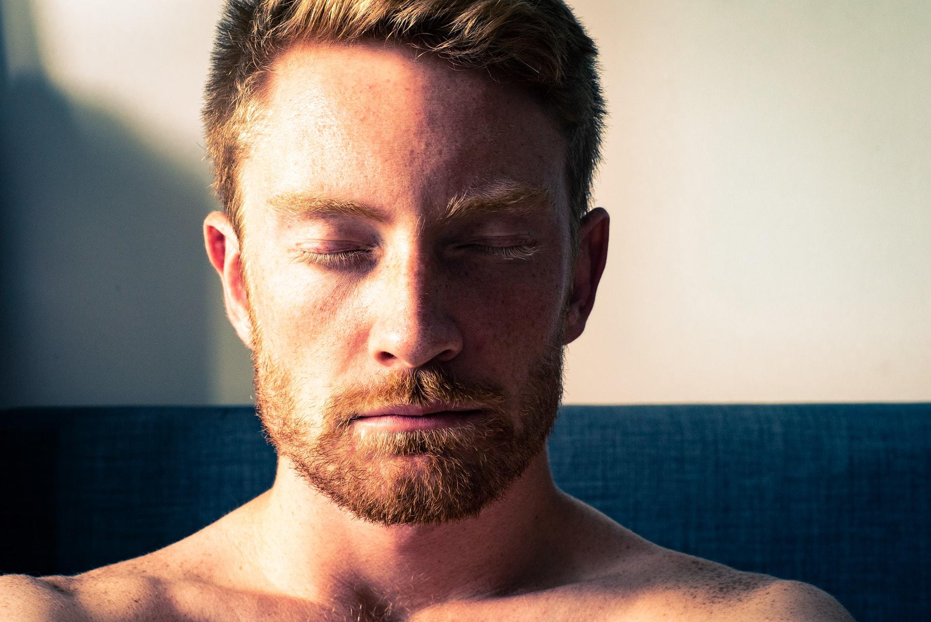 Meditare ti aiuterà a combattere lo stress e l'insonnia.