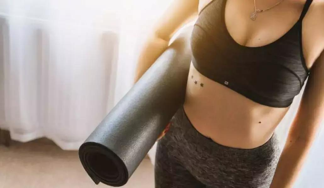 Lo spessore del tappetino per lo yoga può cambiare, sceglilo bene!