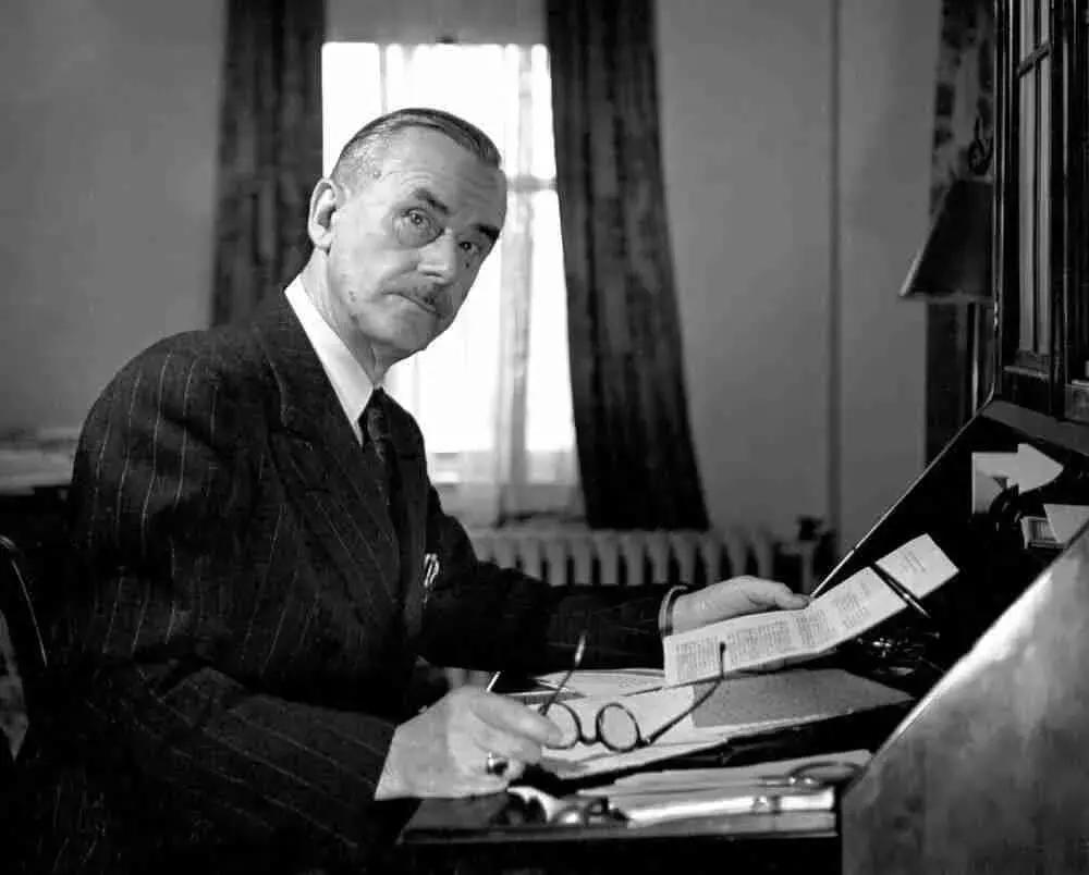 Si tratta della massima onorificenza, forse, per i romanzieri e i letterati del mondo intero.