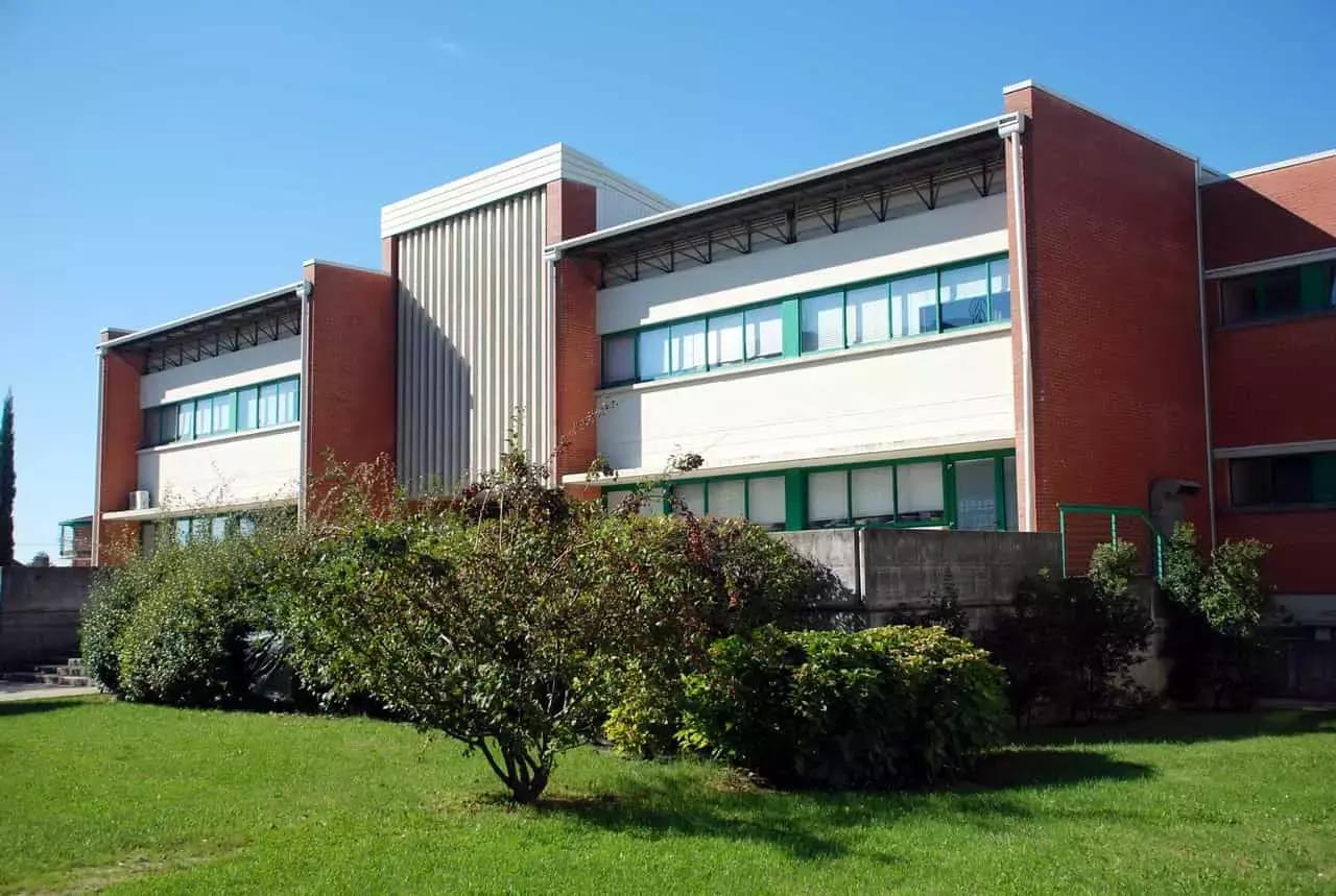 Le scuole e le università sono dei posti ideali per trovare possibili studenti per delle lezioni private di tedesco.
