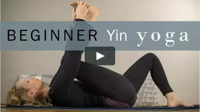 Modalità interessante per seguire lezioni di yoga: i video! Tutorial e filmati adatti a tutti i livelli sono disponibili, anche gratuitamente, in rete.