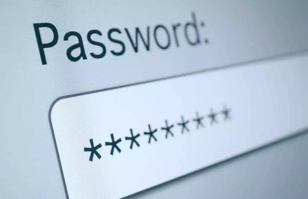 Per un italiano, i caratteri dell'alfabeto cirillico possono risultare davvero criptici. Basta un corso di russo per assimilarlo e saperlo utilizzare.