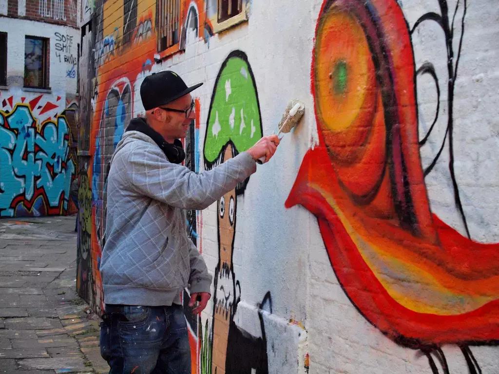 Gli artisti possono svolgere un dottorato. Presso le facoltà di arte, cinema e musica!