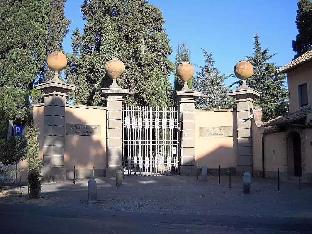 Roma ospita diverse istituzioni culturali tedesche.