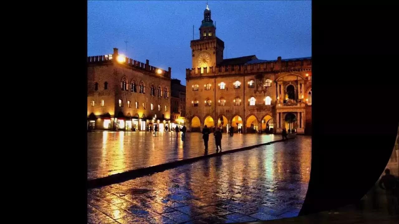 Puoi imparare il tedesco a Bologna all'università, presso i centri di lingua e cultura tedesca o con un insegnante privato tramite Superprof.