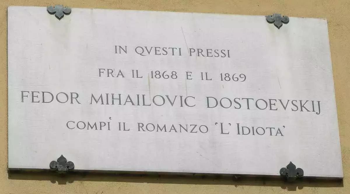 Dopo essere stato costretto all'esilio dallo zar Nicola, il romanziere russo hagirato in Europa.