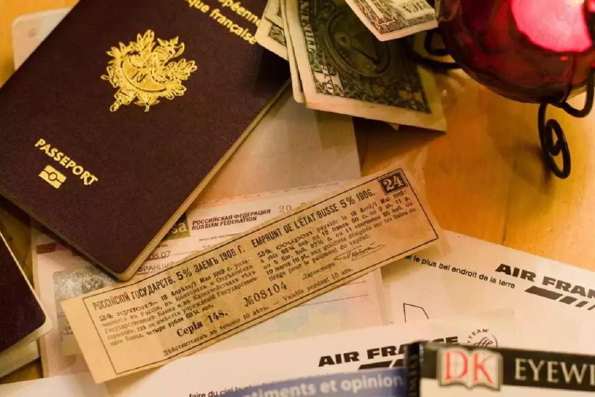Passaporto biometrico in regola e con scadenza a più di sei mesi dalla data di rientro; per non parlare del visto!