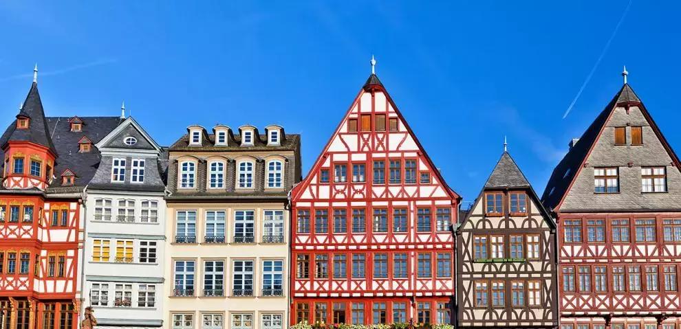 Un soggiorno studio direttamente in Germania è davvero una modalità completa ed efficace per imparare la lingua e immergersi nella cultura del Paese.