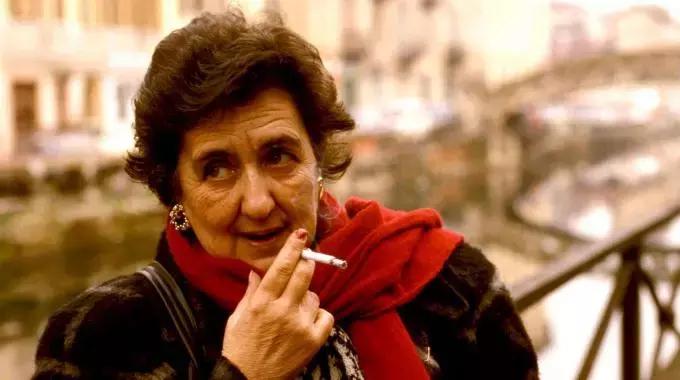 La poesia di Alda Merini tocca i vertici della bellezza e del dolore.