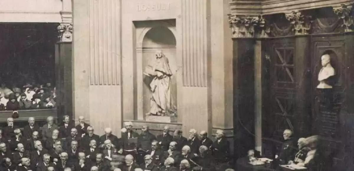 Imparare le regole e saper distinguere gli errori è fondamentale per non assorbire le inesattezze che si trovano online.