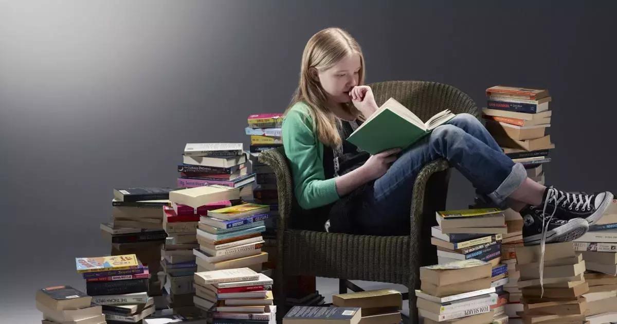 Non devi leggere per forza dei libri complicati per migliorare in italiano. 