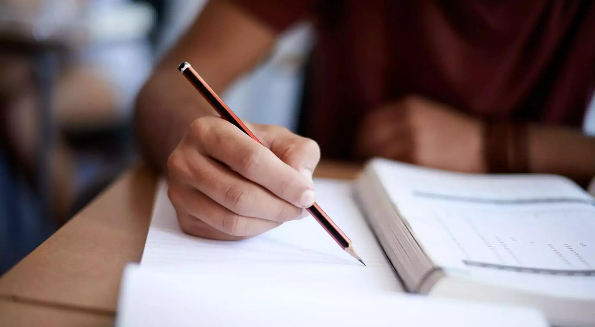 Ripassare tutto l'anno, leggere e fare esercizi di scrittura e grammatica è l'unico modo per prepararti bene per gli esami di terza media, soprattutto se un insegnante di italiano privato ti segue in questo percorso.