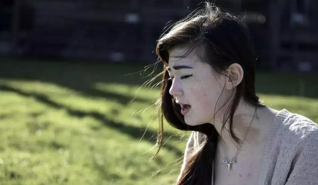 Cantare in pubblico potrà aiutarti ad acquisire fiducia in te stesso!