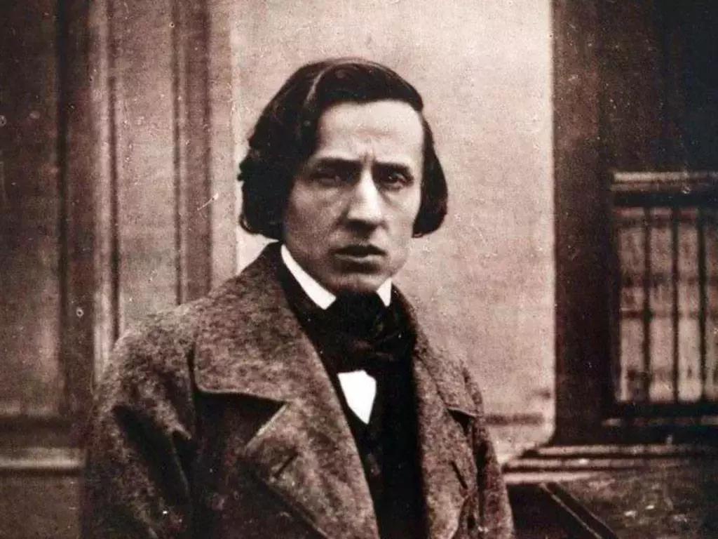 Chopin non solo era un bravo pianista, ma era soprattutto un compositore romantico di successo, allora come oggi.