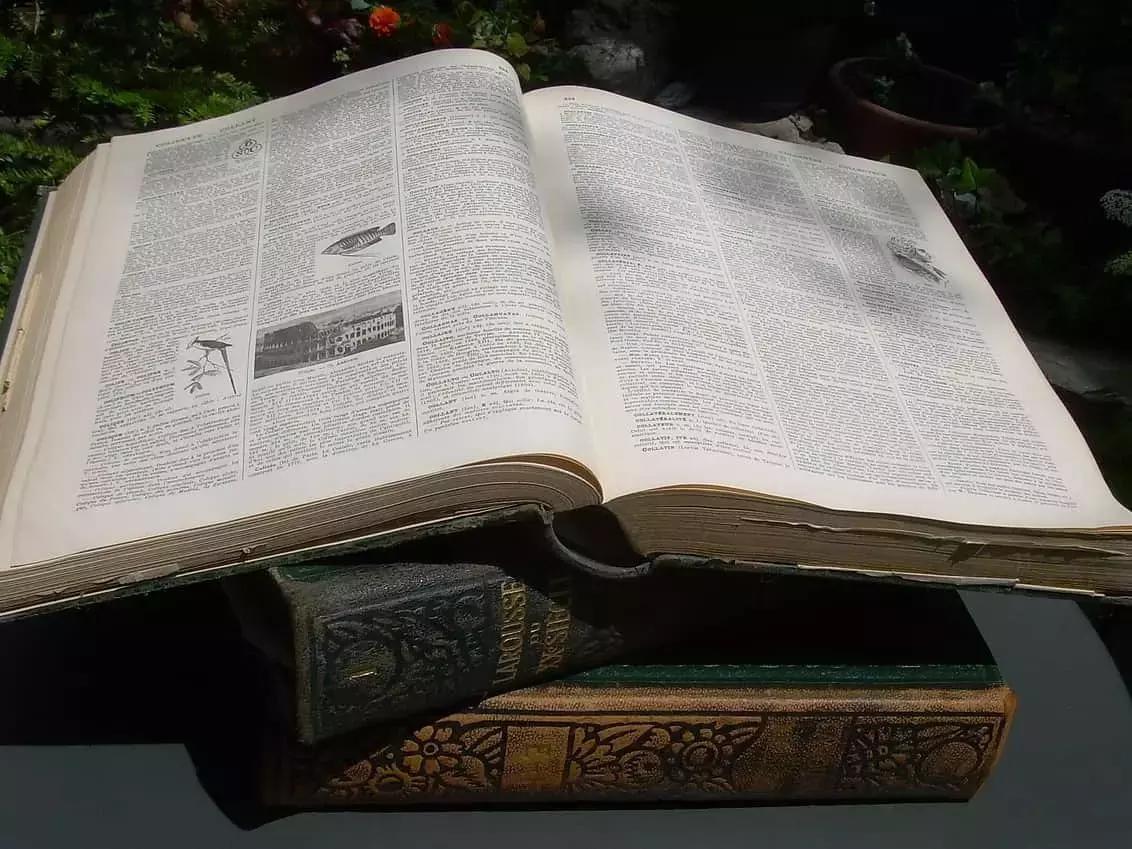 Gli studenti della terza media con difficoltà in italiano devono affrontare il problema migliorando il proprio metodo di studio e chiedendo aiuto a un insegnante di italiano, prima che ci siano delle ricadute anche nelle altre materie.