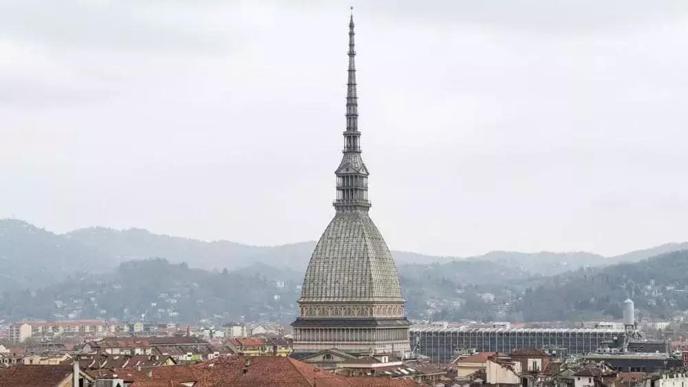 Gli stranieri possono imparare l'italiano con corsi di italiano come L2.