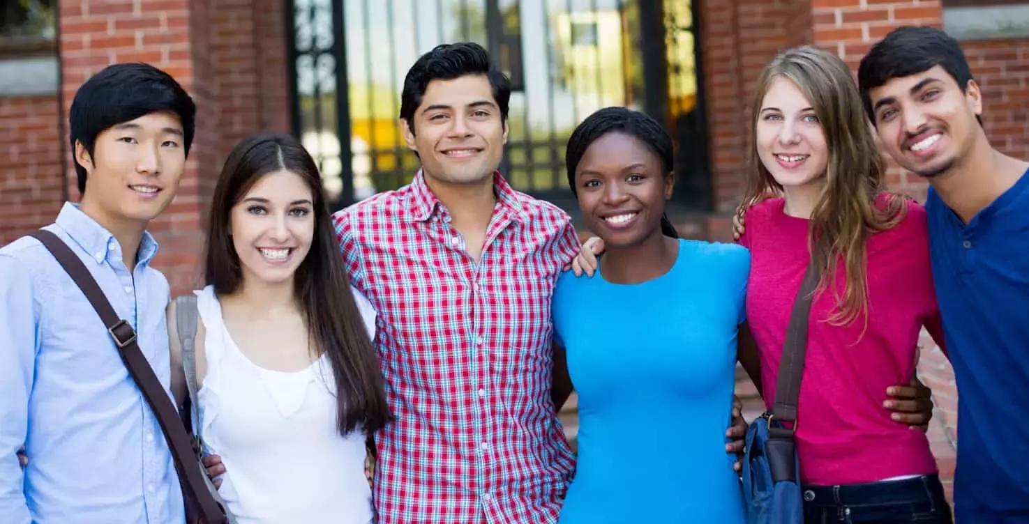 Nella capitale ci sono molte scuole di lingua che offrono corsi di italiano per stranieri.