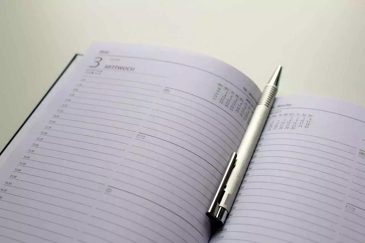 Non si può quindi di certo dire che si tratti di una professione noiosa, nemmeno per le ore trascorse in classe.
