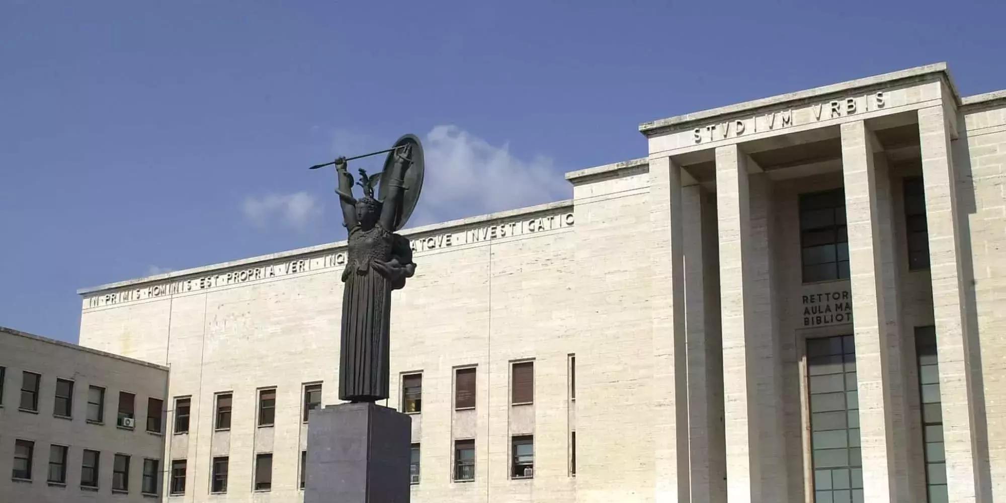 Per approfondire la lingua e la cultura italiana puoi studiare lettere in una delle università romane.