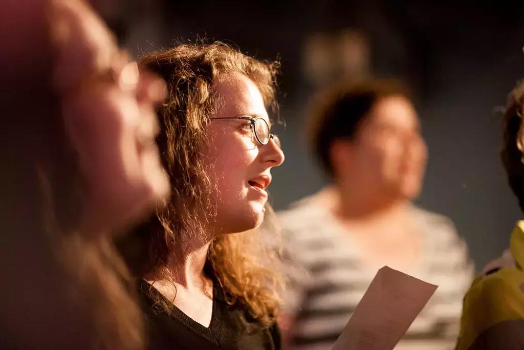 Frequentare un gruppo corale è un modo divertente per imparare a cantare!