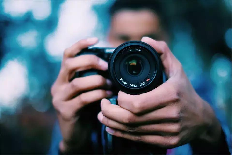 Per diventare un fotografo professionista è importante procurarsi strumenti di lavoro adeguati!
