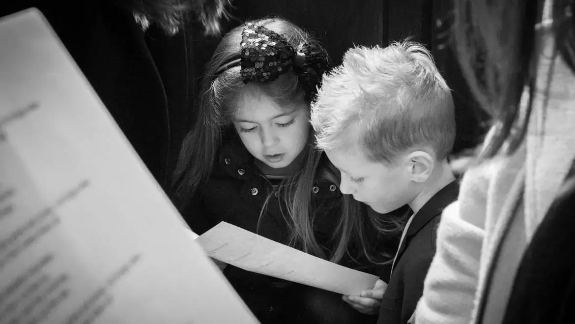 Anche chi insegna canto ai bambini deve avere i diplomi e titoli riconosciuti per lavorare in conservatorio.