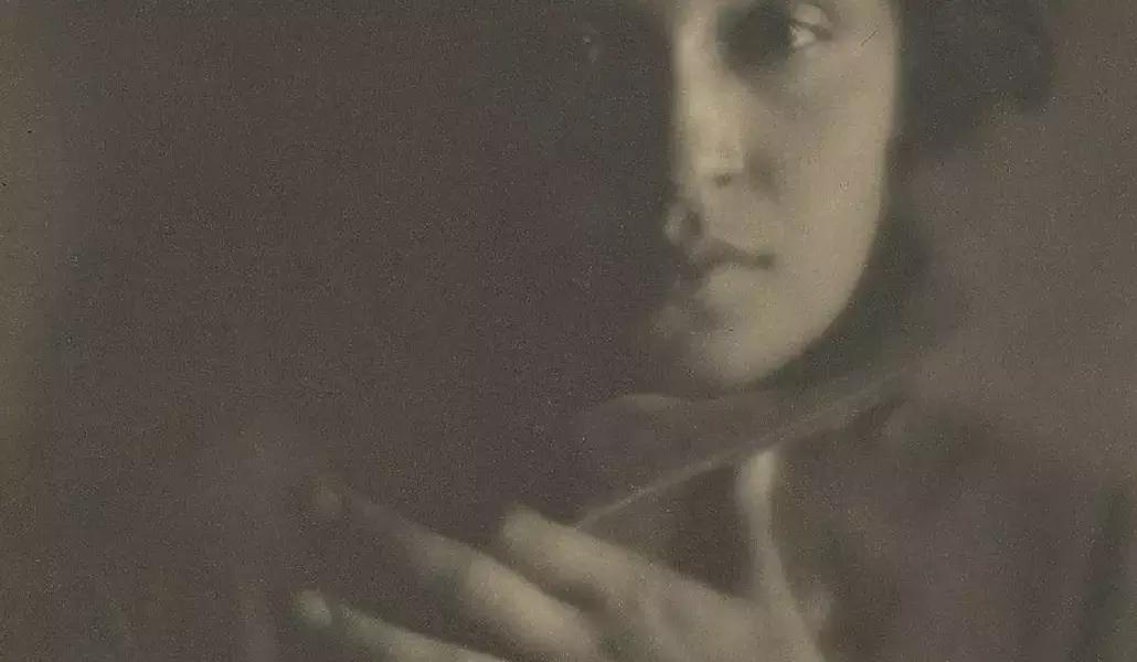 Tina Modotti, in un'immagine in bianco e nero.