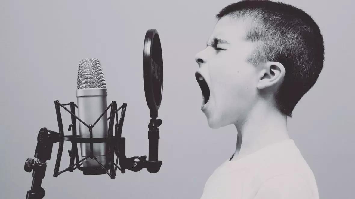 Lo strumento indispensabile per un corso di canto è la voce.