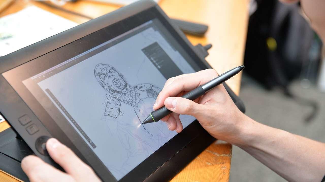 Oltre alle lavagne virtuali puoi seguire corsi di disegno anche con un'app per smartphone.