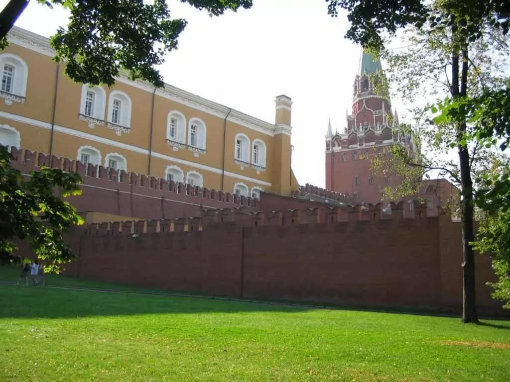 Studiare russo permette di apprezzare maggiormente la cultura del paese quando si viaggia. Una full immersion è proprio quello che ci vuole alla fine di un corso di lingua.