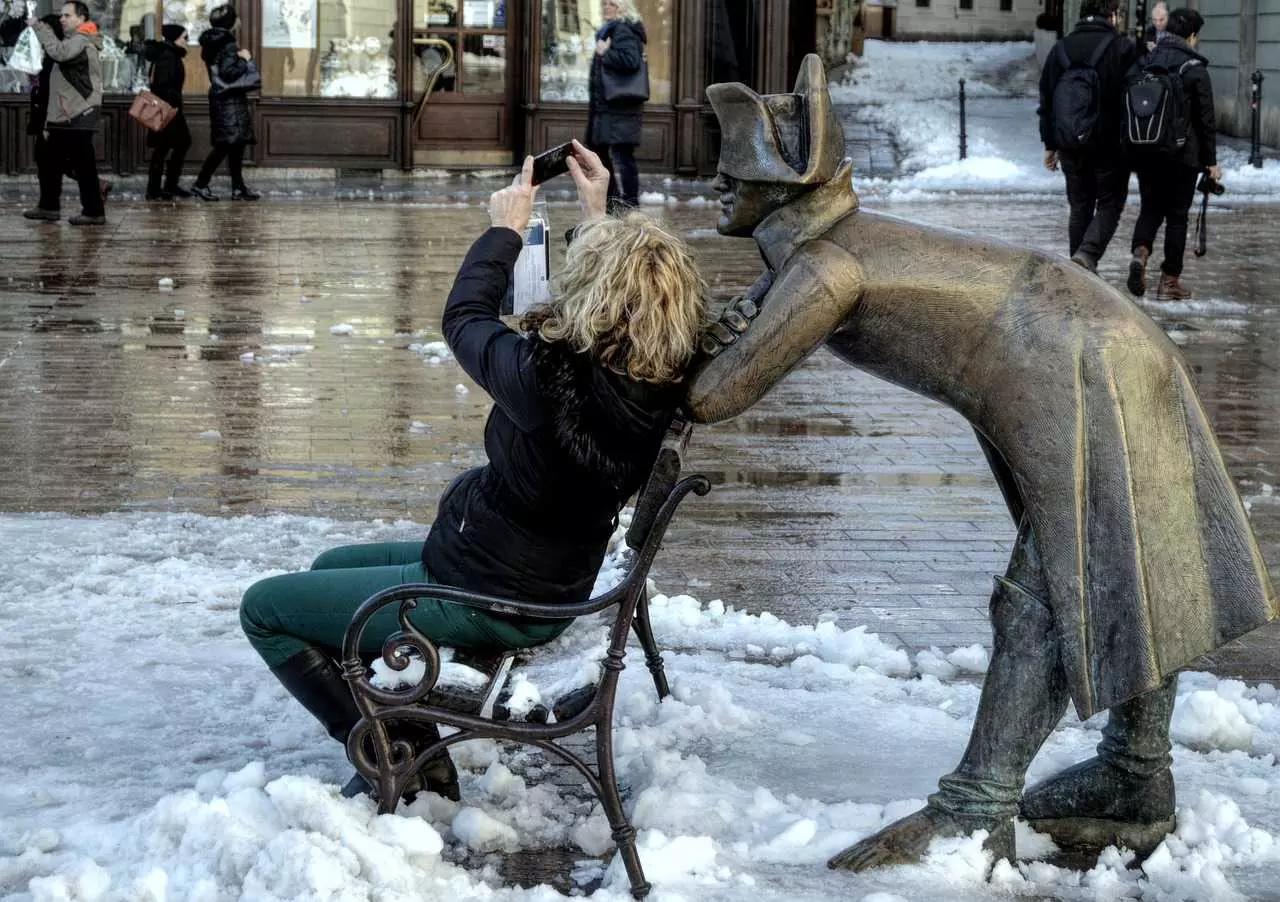 Capita infatti spesso che il selfie venga fatto per immortalarsi con personaggi famosi!