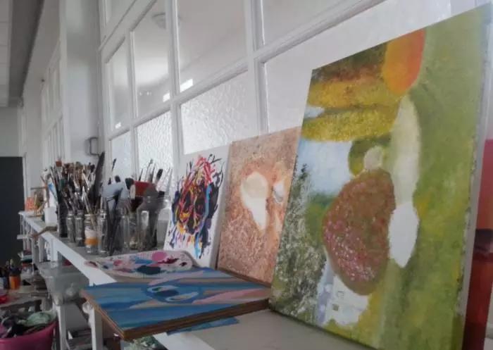 Spesso le associazioni sul territorio offrono corsi di pittura a prezzi modici!