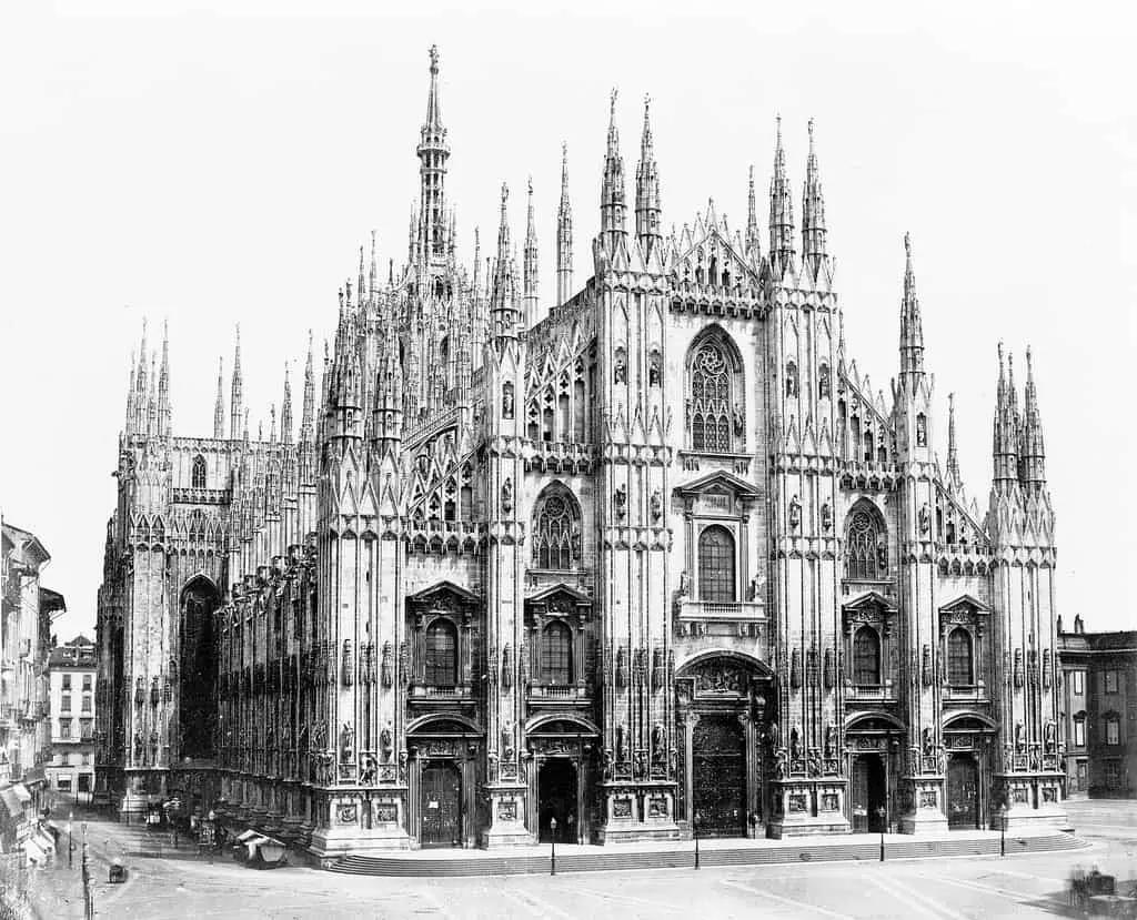 A Milano, la capitale della moda e del design trovi diversi modi per seguire corsi di disegno presso atelier, associazioni, a scuola, presso le accademie e con un insegnante di disegno che trovi su Superprof.