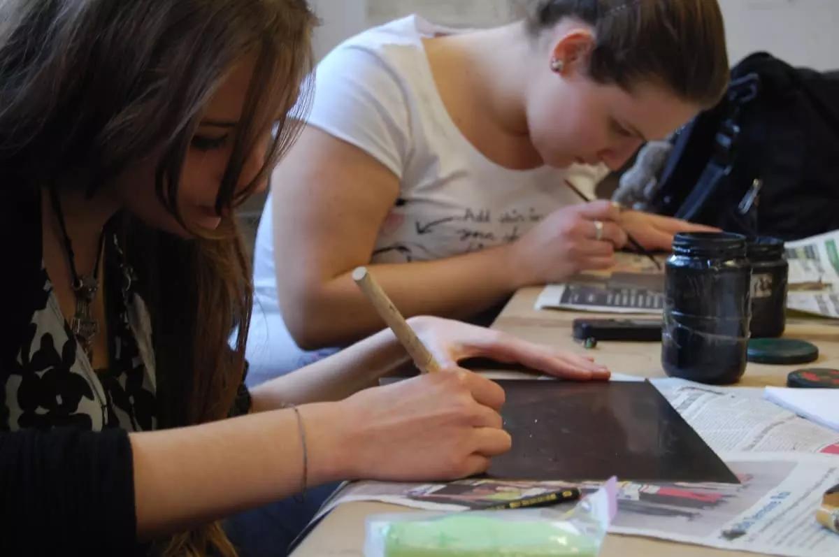 Cominci a prendere lezioni di disegno dalla scuola di infanzia fino all'università!