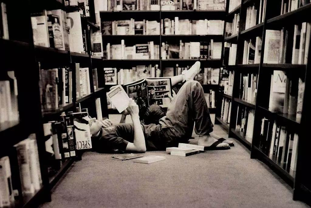 I libri sono uno degli strumenti più preziosi per l'apprendimento di una lingua. 