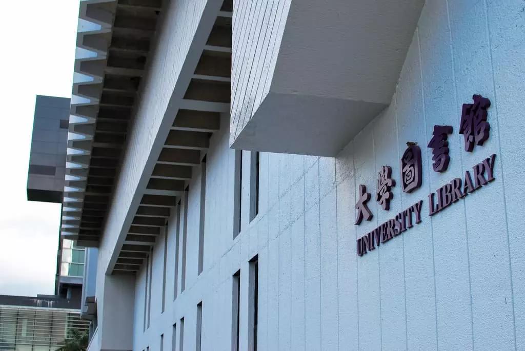 Ormai ci sono molti libri di cinese per Italiani adatti a studenti, adulti, appassionati ma per scegliere quello giusto devi farti consigliare dal tuo insegnante di cinese.