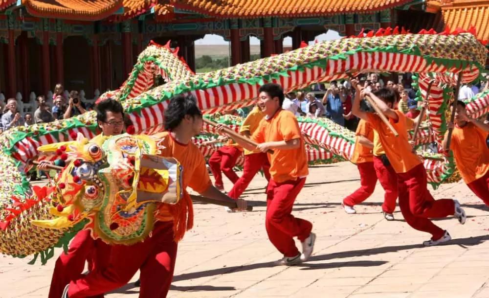 Per trovare i clienti a cui dare lezioni di cinese puoi sfruttare metodi tradizionali come il passaparola e il volantinaggio, i social network, oppure affidarti a Superprof, la piattaforma che mette in contatto milioni di studenti con insegnanti privati.